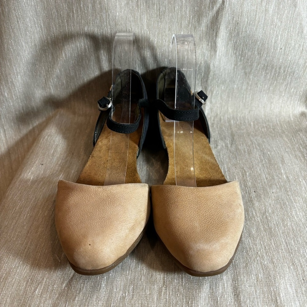 EL NATURALISTA Sz 41 Tan Black Pointy  Ankle Strap Leather Sandals Comfort Shoes - Picture 2 of 12